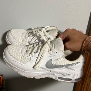 Womens size 6 airmaxs